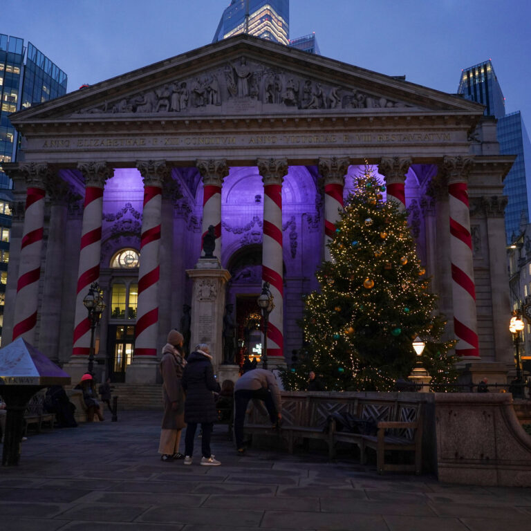 Bank of England Holds Rates as U.K. Inflation Rises Amid Economic Uncertainty