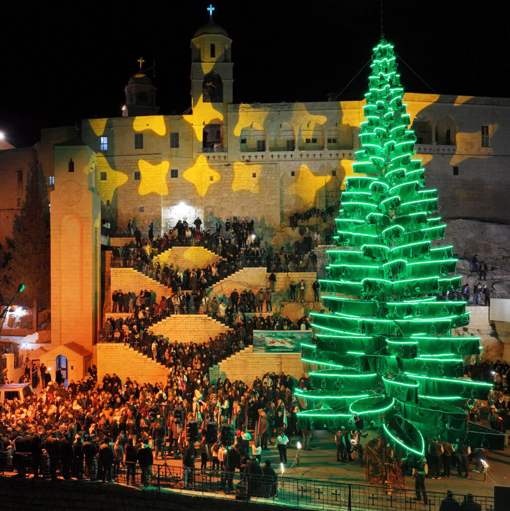 Christmas in Pictures: Lights and Color Mark the Season