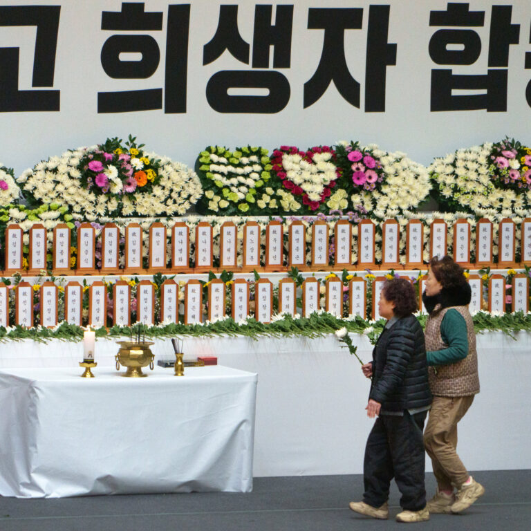 South Korean Plane Crash Questions Center on Four Last Minutes