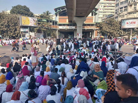 Postgrad doctors block Shahbagh demanding stipend raise