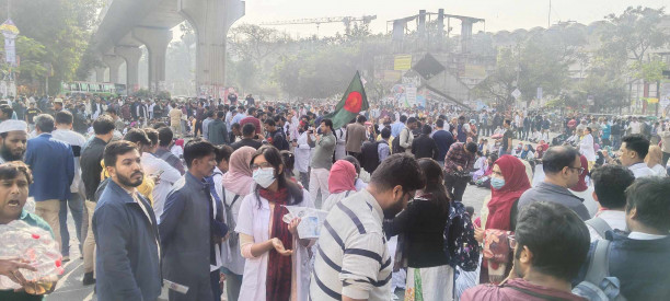 Postgrad doctors block Shahbagh demanding stipend hike