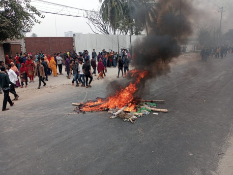 Beximco workers block road for 5hrs