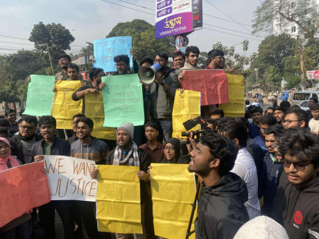 BUET students stage protest over death of student, demand justice