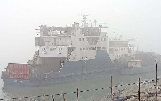 Dense fog halts ferry service on Paturia-Daulatdia route for 6 hours