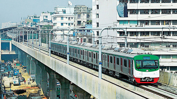 Metro rail authority asks public not to fly sky lanterns near tracks