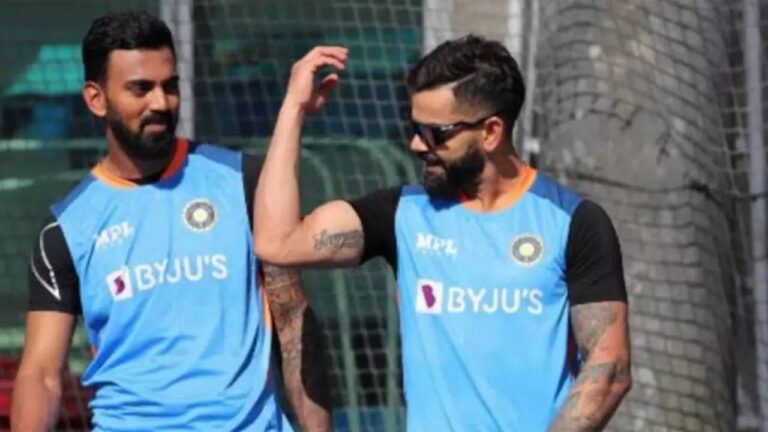 KL Rahul shares his lunch with Virat Kohli during Gabba Test