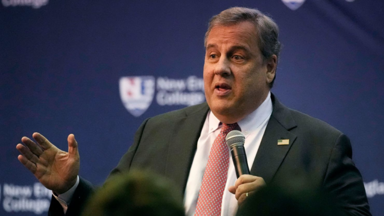 Chris Christie says he's seen several drones, there would be vigilantes if Feds downplay