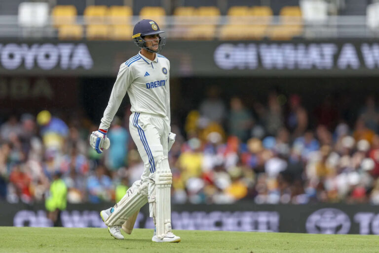 'Keep all those shots in your back pocket': Gavaskar hits out at Gill