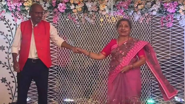 Watch: This elderly couple’s gulabi sadi hook steps