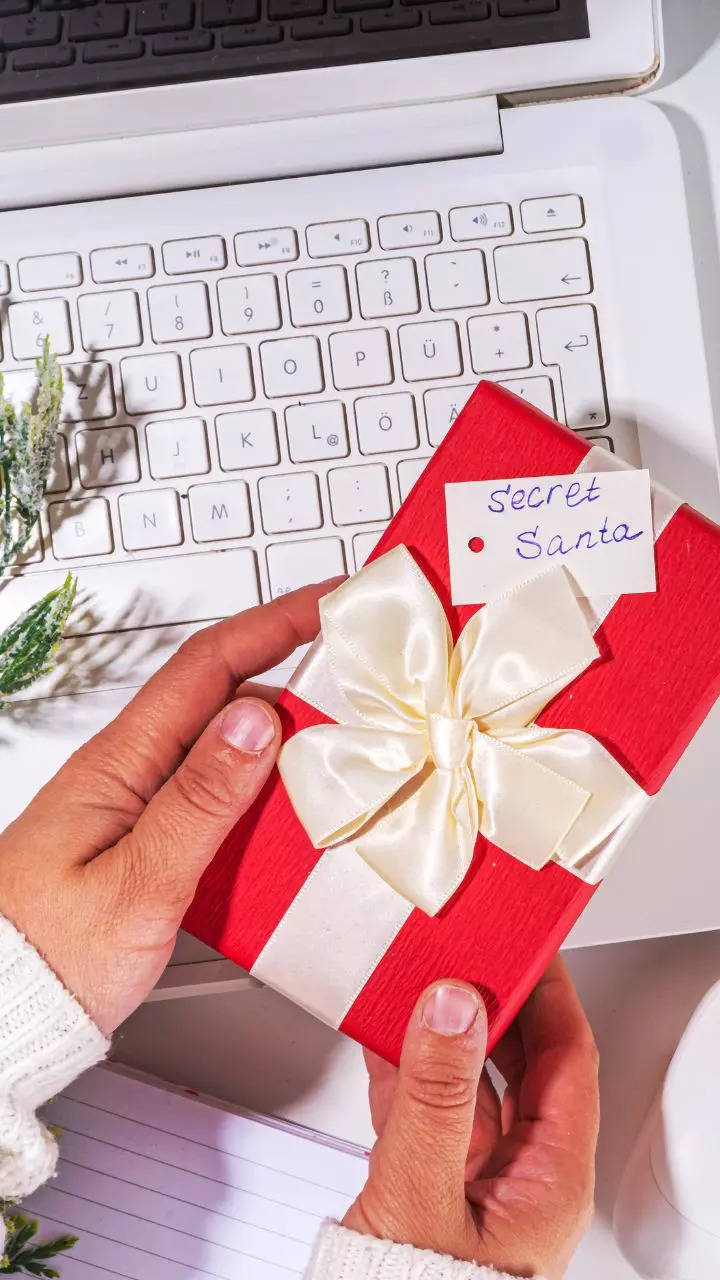 18 Secret Santa gift ideas under Rs 500 for colleagues