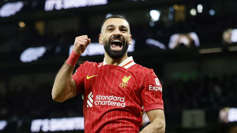 Liverpool hammer Tottenham in Mohamed Salah show