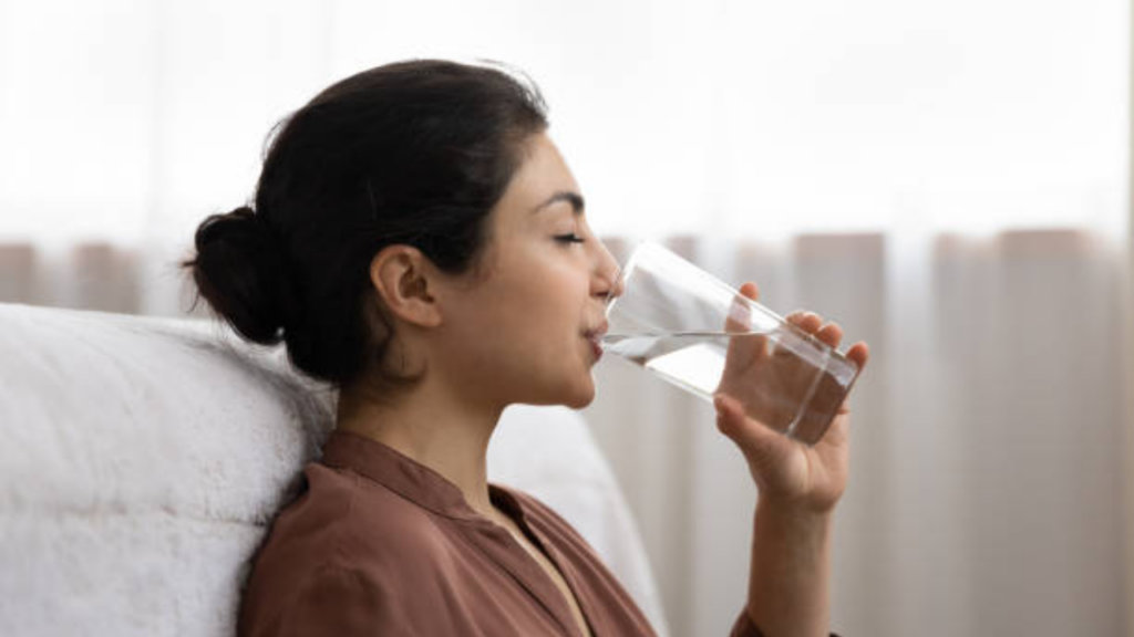 How overdrinking water for detoxification almost killed a woman