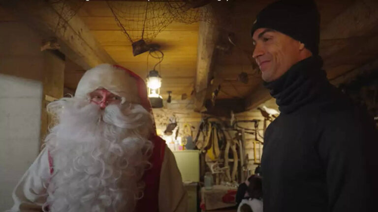 Ronaldo, family meet Santa Claus on Christmas vacation - Watch