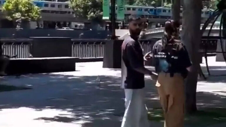 Virat, Anushka spotted strolling in Melbourne city - Watch