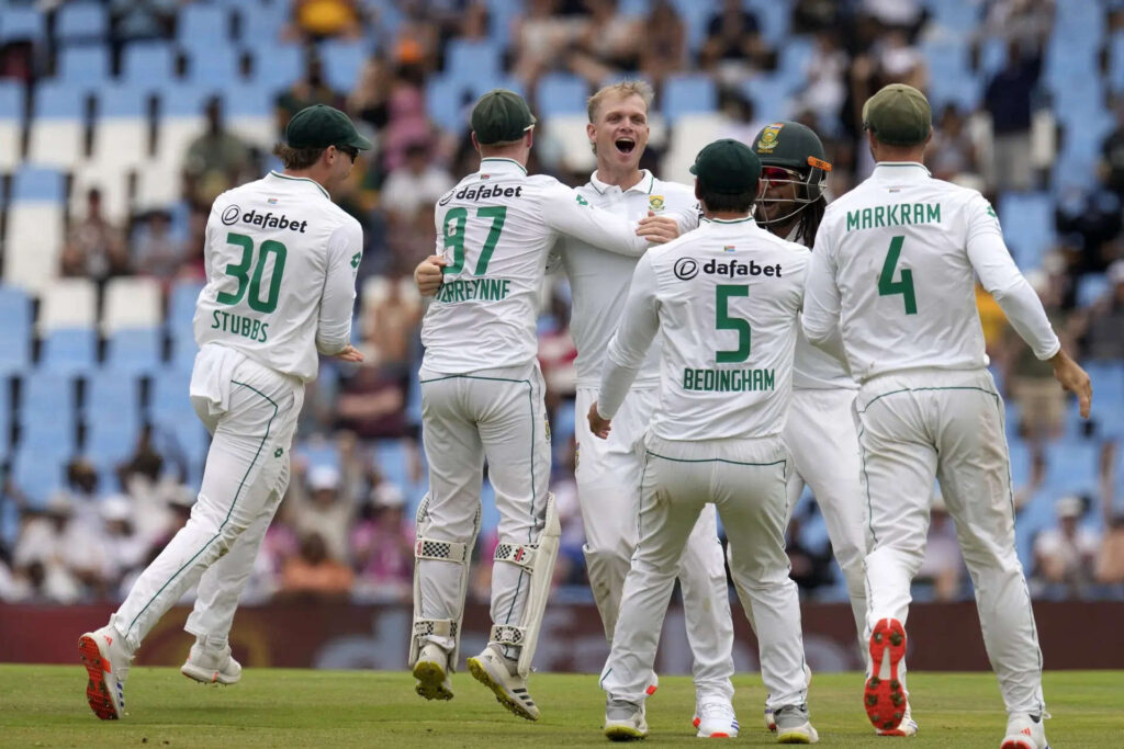 Wicket off the first ball of Test career! Bosch strikes gold on debut