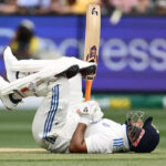 'Calm down': Shastri on Rishabh Pant's bizarre dismissal