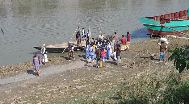 Gumani River: 50,000 Pabna residents struggle without a bridge