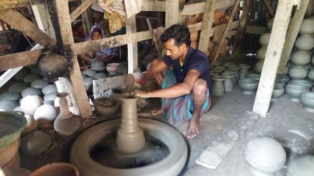 Demand for clay plates, pots surges in winter