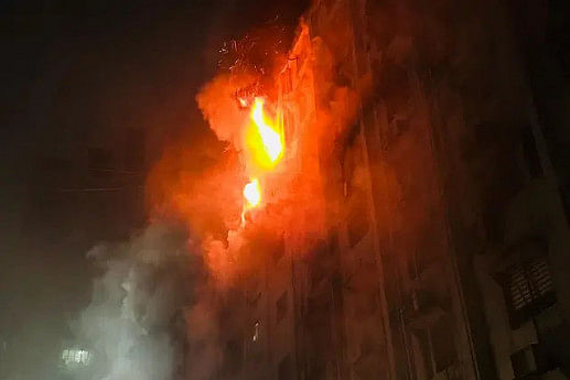 Fire breaks out at Secretariat building no 7