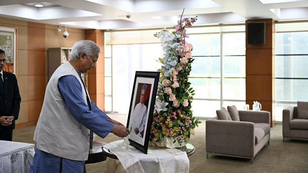 Yunus pays homage to Manmohan Singh at Indian High Commission