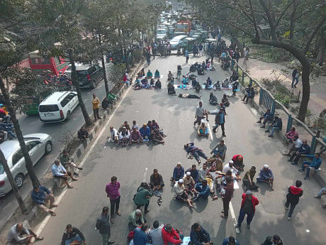 Dhaka district CNG auto-rickshaw owners, drivers protest demanding city access