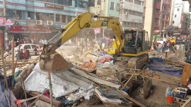 Over 50 makeshift houses evicted in drive along Karwan Bazar rail tracks