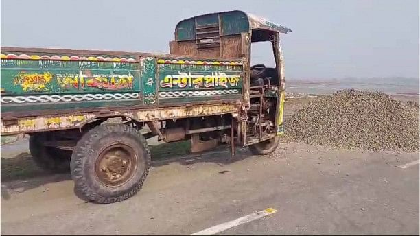 2 farmers die as three-wheeler hits stones piled up beside road in Mongla