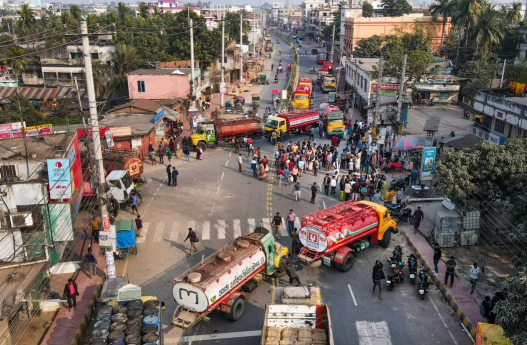 Fuel transport halted as Khulna tank lorry workers protest leader's arrest