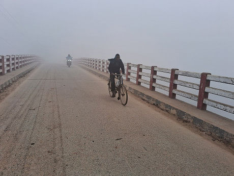 Mild cold wave sweeps parts of Bangladesh, winds intensify difficulties