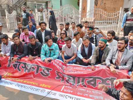 Trial of Hasina: Students end hunger strike after eight hours in Ctg