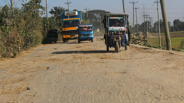 Lalmia Bazar to Kundarpar: a road in ruins