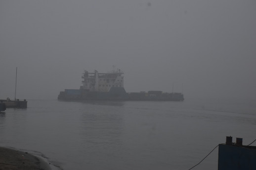 Fog suspends Aricha-Kazirhat, Paturia-Daulatdia ferry services