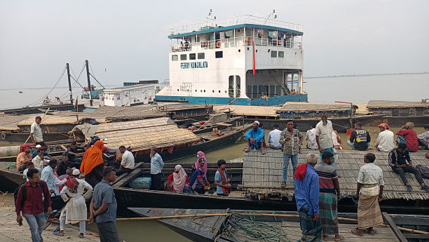 Chilmari-Roumari ferry services suspended since Dec 23; passengers face severe hardships