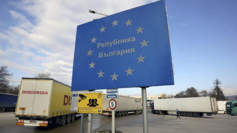 Romania, Bulgaria drop EU border checks, join Schengen