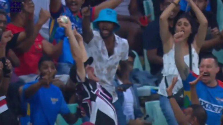 Watch: Fan pockets huge sum with one-handed catch in SA20