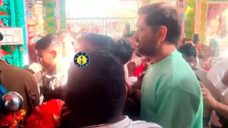 MS Dhoni visits Maa Dewri Mandir in Jharkhand - Watch