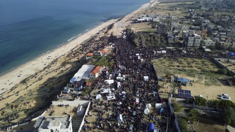 Gazan officials claim people stranded at Israeli barrier despite ceasefire