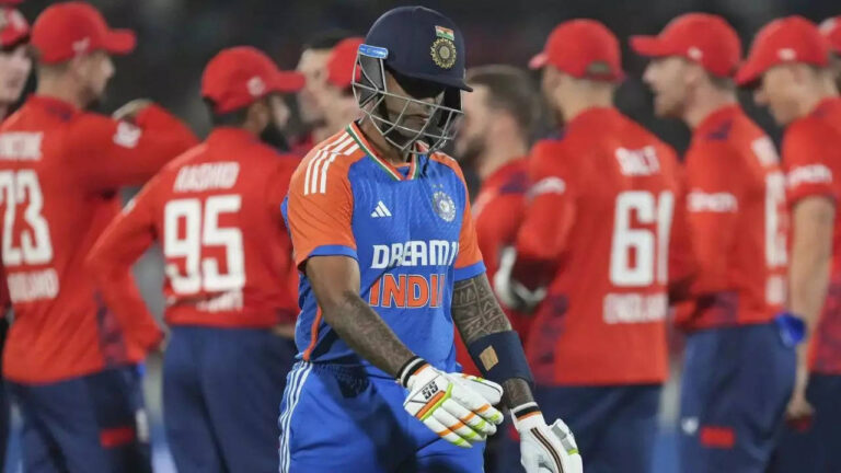 3rd T20I: Varun five-for in vain as England keep series alive vs India