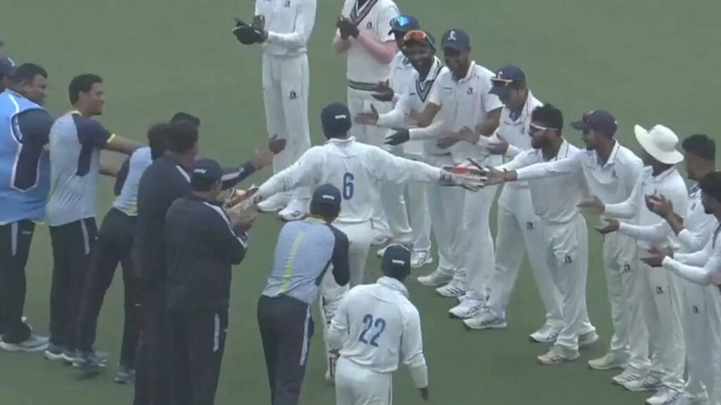 Saha's Final Bow: Teammates give guard of honour in farewell match. Watch