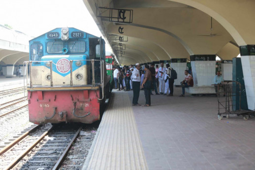 Govt removes remuneration cap for assistant train drivers