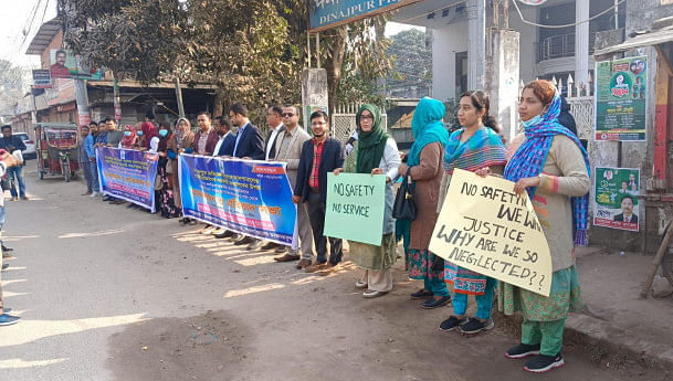 Doctors form human chain in Dinajpur, demand safer work environment