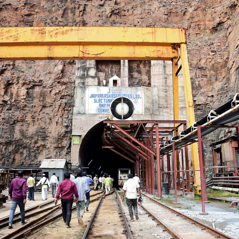 Hopes Fade for Workers Trapped for Days in Tunnel in India