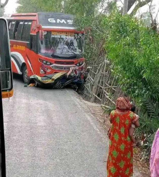 Two of a family die as bus hits easy bike in Bagerhat