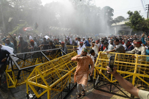 Cops use water cannons on protesters demanding reinstatement of sacked BDR men