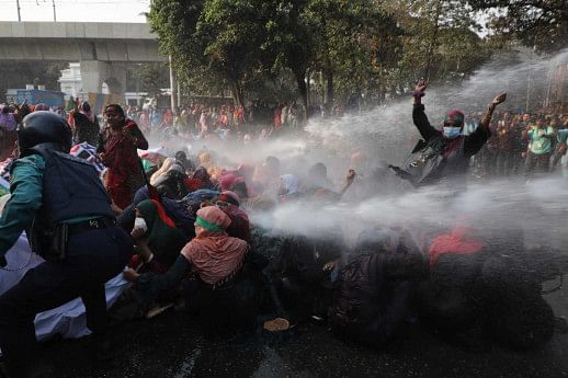 Teacher candidates: Water cannons, batons used to disperse protesters