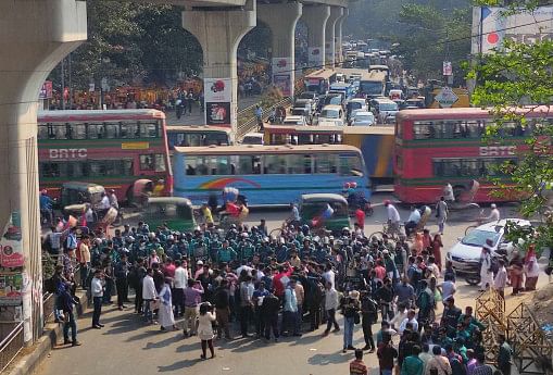 Injured July uprising victims block Shahbagh for compensation