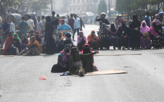 RMG workers block road over unpaid wages