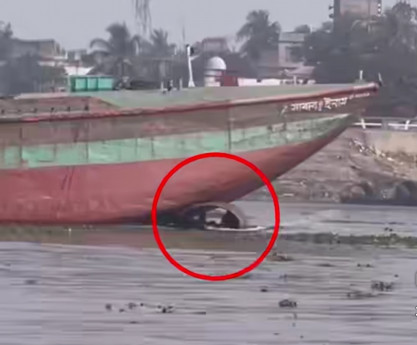 Boat sinks in Shitalakkhya after collision with bulkhead