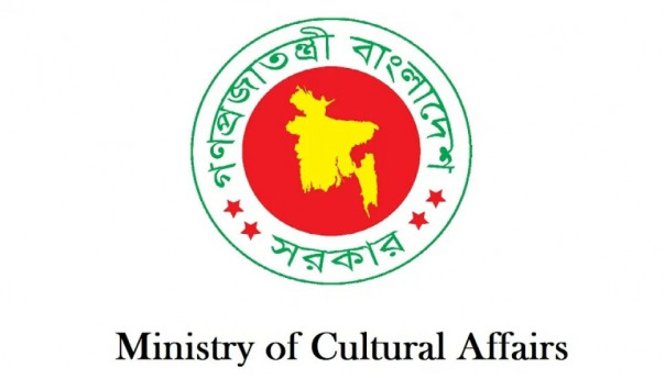 Govt discontinues group photo shoot at Ekushey Padak event