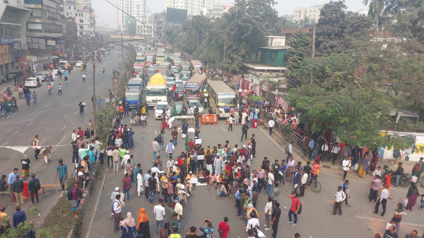 Injured uprising protesters block Mirpur Road